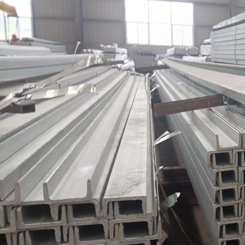 Nieperforowany galwanizowany gorąco walcowany kanał stalowy Q355 metalowy kanał w kształcie U 100% przetestowany
