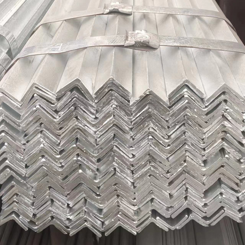 Inspekcja Zgalwanizowany kąt metalu dla stali miękkiej Powierzchnia płaska 4380 mm Długość 140 mm Krawędź