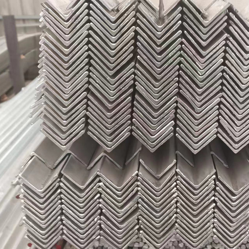 Inspekcja Zgalwanizowany kąt metalu dla stali miękkiej Powierzchnia płaska 4380 mm Długość 140 mm Krawędź
